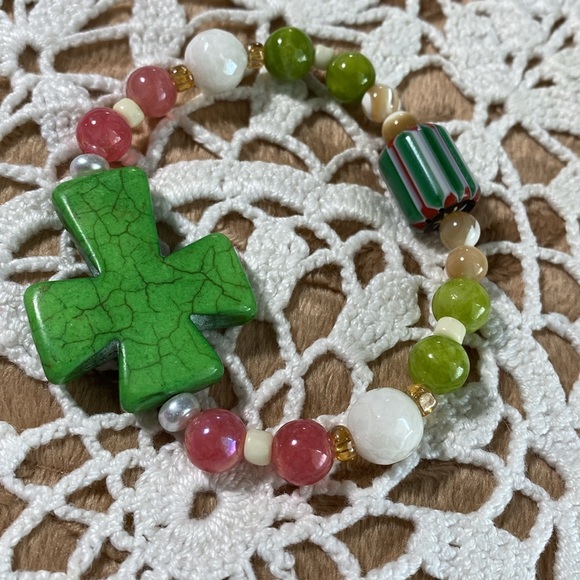 Hand crafted stretch beads bracelet. - Picture 13 of 15